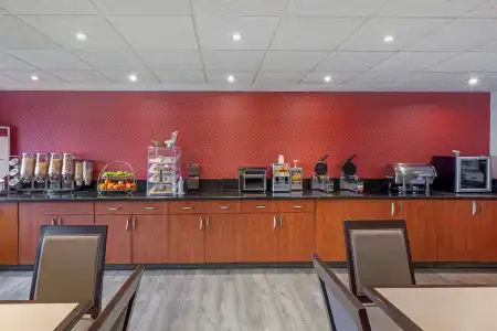 Best Western Plus Burlington Inn & Suites - 30