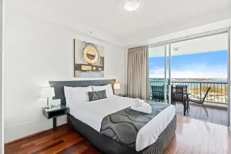 Crystal Bay on the Broadwater - 4