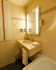 Le Relais Montmartre - 51