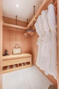 Shilla Monogram Danang - 203
