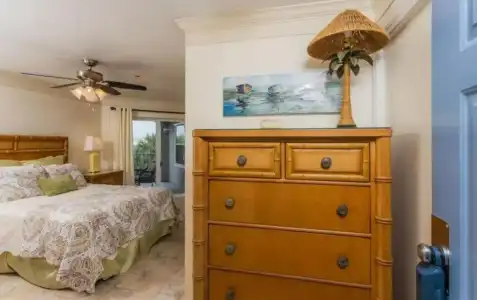 Hibiscus Oceanfront Resort - 61