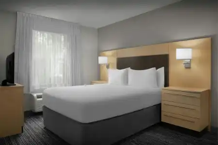 TownePlace Suites by Marriott Pensacola - 13