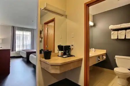 Super 8 by Wyndham Trois-Rivieres - 57