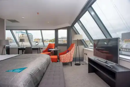 Ten Hill Place - 12