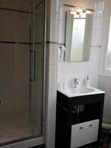 Le Castel Guesthouse - 24