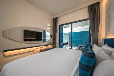 Clover Patong - 27