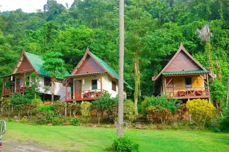 TP Hut Bungalows - 6