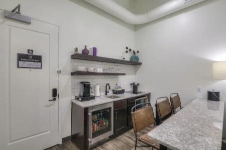 Studio 154 Luxury - 172