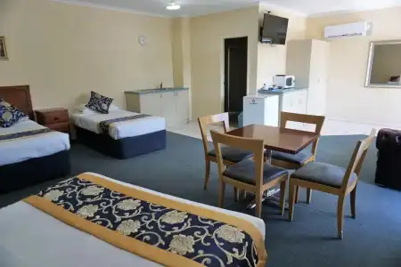 Jacksons Motor Inn - 86
