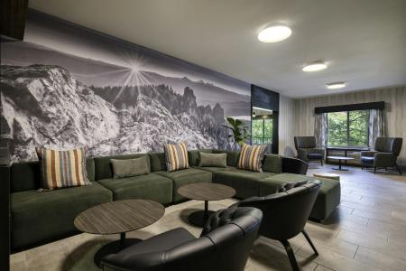 The Newberry Bend, Tapestry Collection by Hilton - 25