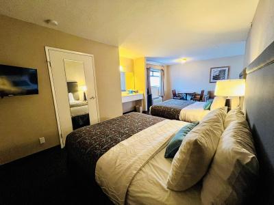 City Center Inn & Suites - 4