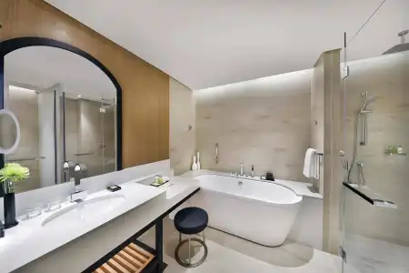 Double Tree by Hilton Dubai Business Bay - 16