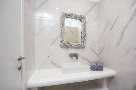 Vanik Suites - 103