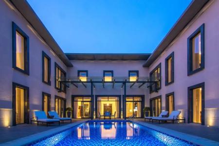 The Ritz-Carlton, - 152