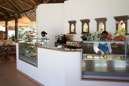 Bluebay Beach Resort & Spa - 10