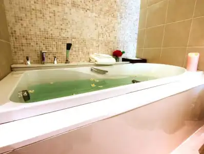 Balcony Seaside Sriracha & Serviced Apartments (SHA Extra Plus) - 179