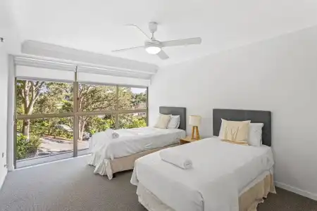 Gemini Court Holiday Apartments - 600