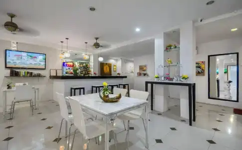 The Shades Boutique Patong Phuket - 17