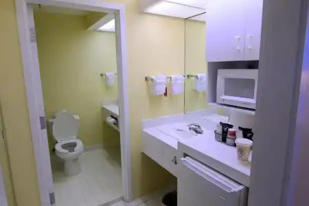 Ramada by Wyndham Kissimmee Gateway - 79