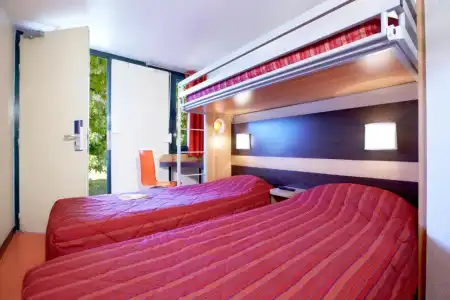 Premiere Classe Bourges (6 kms du centre-ville) - 26