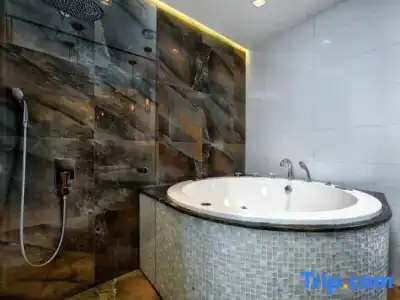 One Luxury Suites - 93