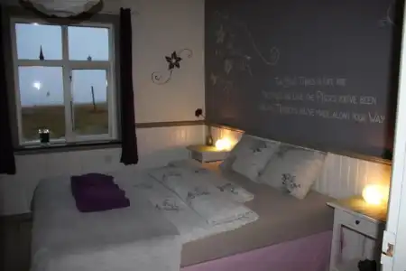 Julia's Guesthouse B&B - 9