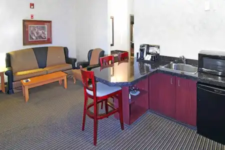 Holiday Inn Express & Suites Calgary S-Macleod Trail S by IHG - 62