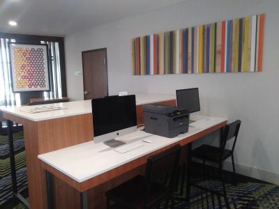 Holiday Inn Express & Suites Dallas NW Hwy - Love Field - 3