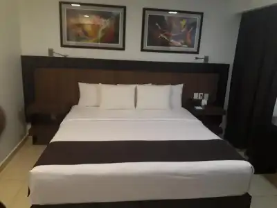 & Suites PF - 59