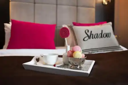 Shadow Boutique & Spa - 12