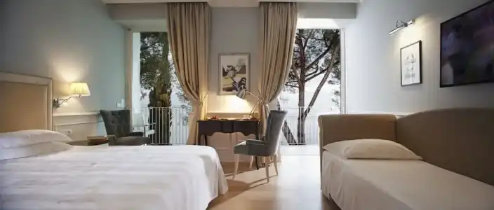Riviera & Maximilians - 40