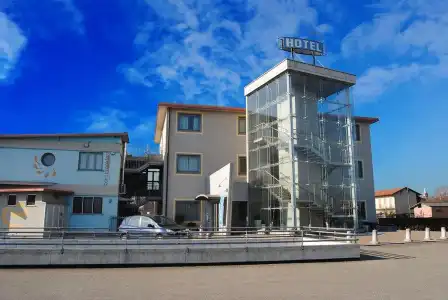 Medea - 3