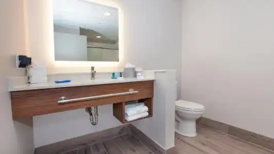 Holiday Inn Express & Suites Panama City Beach - Beachfront by IHG - 144