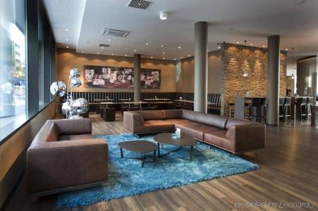 Motel One Stuttgart-Mitte - 4
