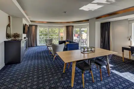River's Edge Portland, Tapestry Collection by Hilton - 7