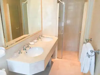 Great World Serviced Apartments - 8