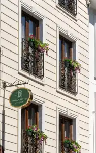Royan Suites - 44