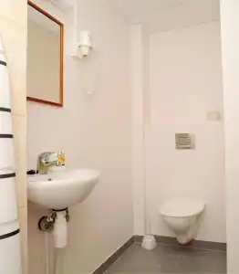Center - 9