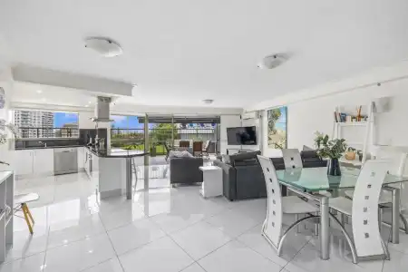 Gemini Court Holiday Apartments - 515
