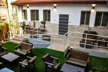 Loui Gardens - 16