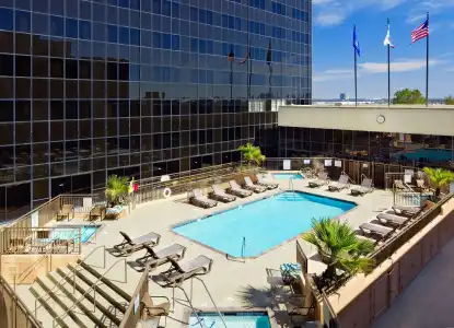 Hilton Los Angeles Airport - 17