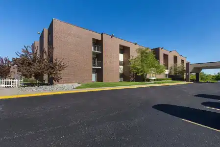 Quality Suites Lansing West - 17