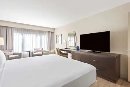 DoubleTree by Hilton Columbus - 59