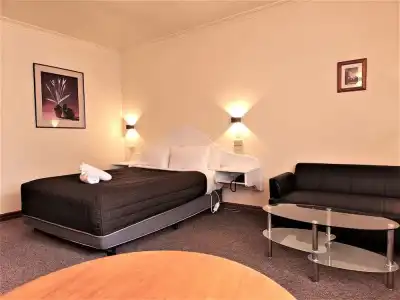 St Georges Motor Inn - 69