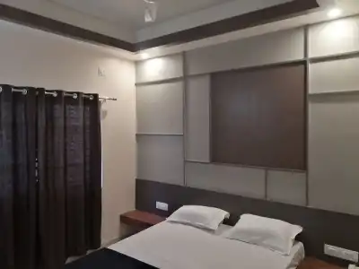 Royal Regency Lodge - 3