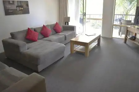 Beachside Holiday Apartments - 54