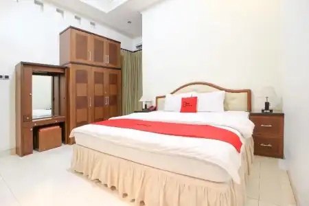 RedDoorz Plus @ Tegal Panggung - 32