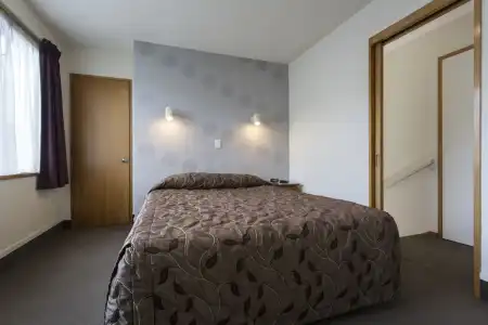 Commodore Motels - 4