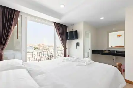 Royale 8 Ville Guest House - 37