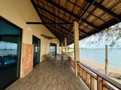 Absolute Beachfront Resort - 21